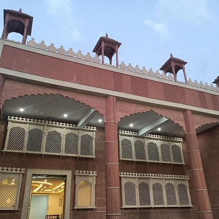 Hotel Rajwada Palace Орча Екстериор снимка