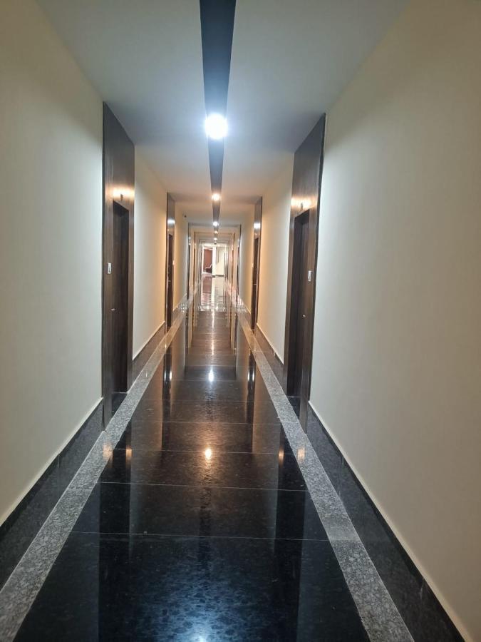 Hotel Rajwada Palace Орча Екстериор снимка