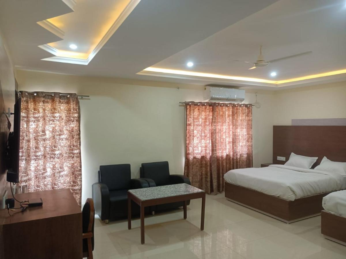Hotel Rajwada Palace Орча Екстериор снимка
