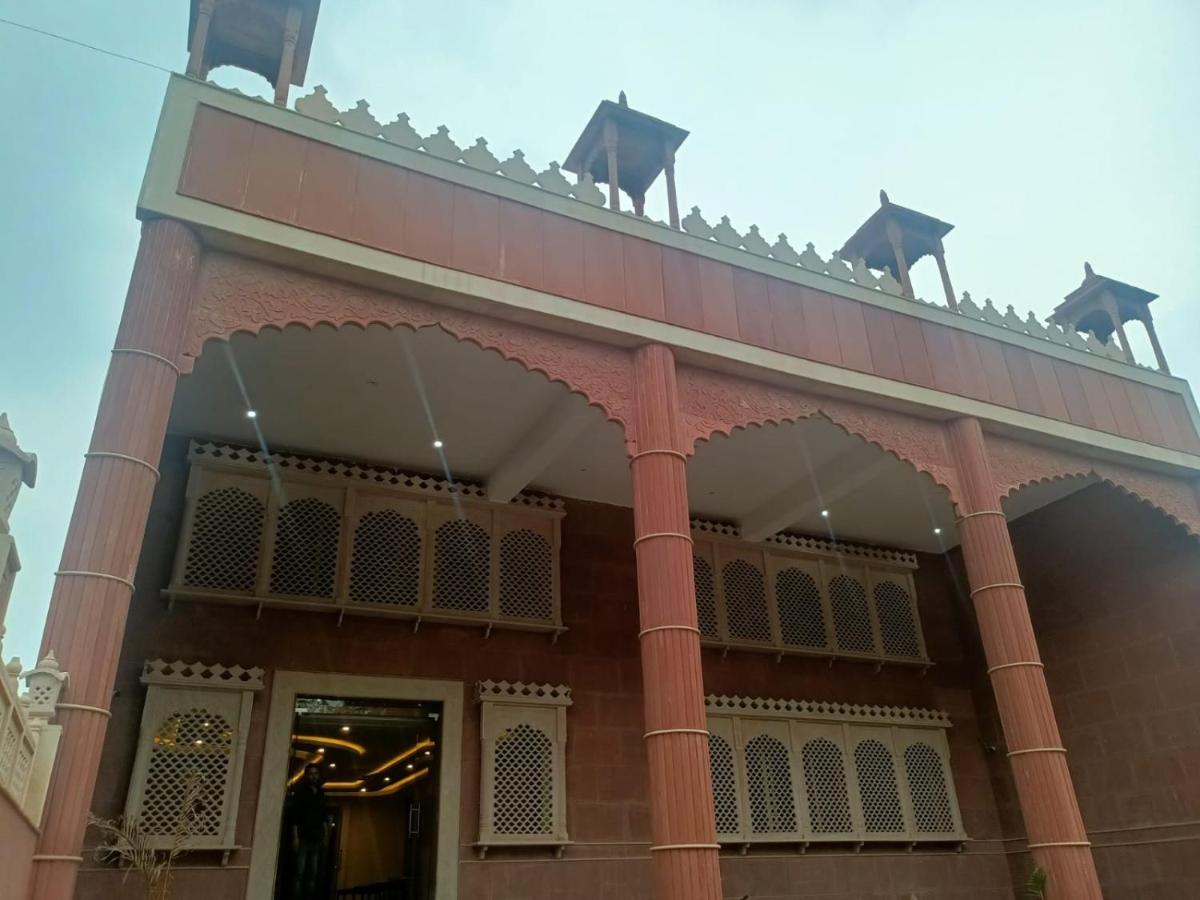 Hotel Rajwada Palace Орча Екстериор снимка