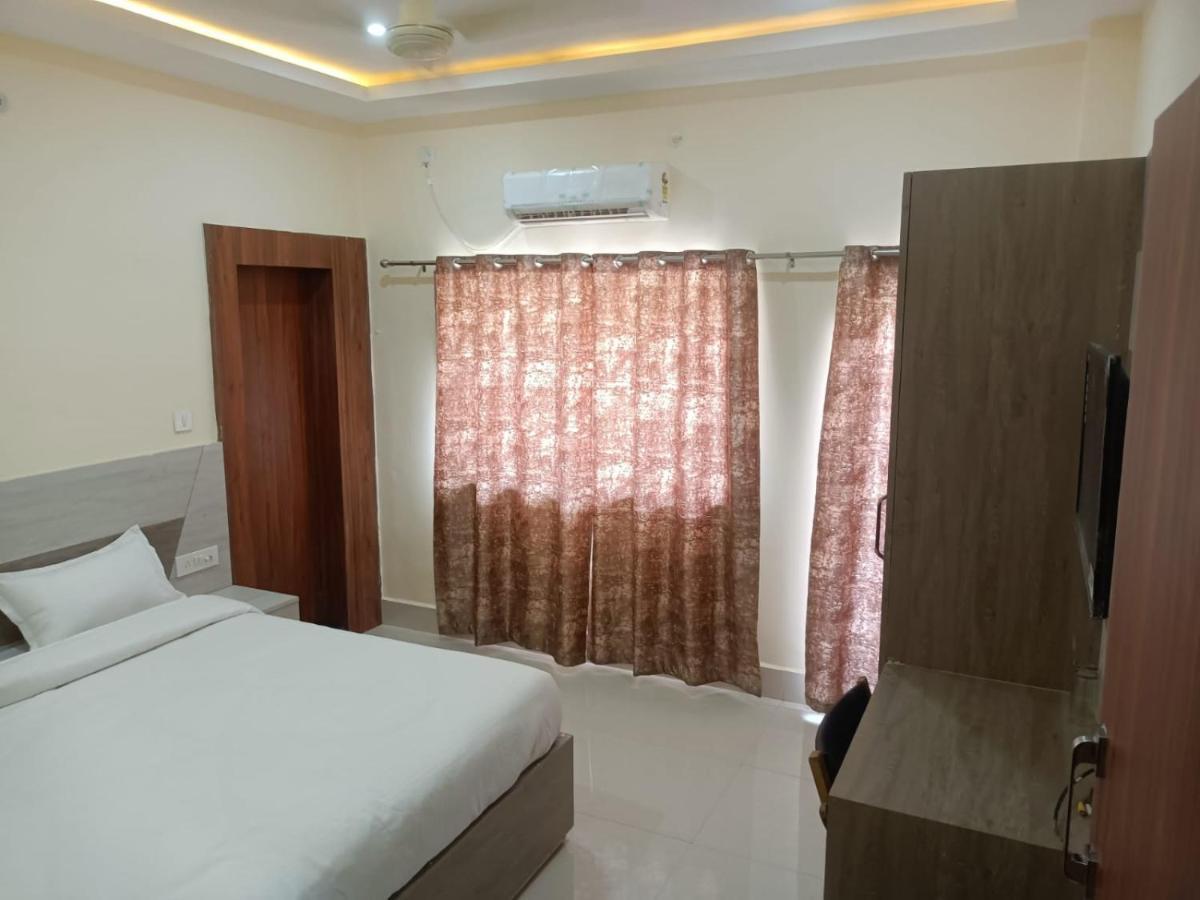 Hotel Rajwada Palace Орча Екстериор снимка