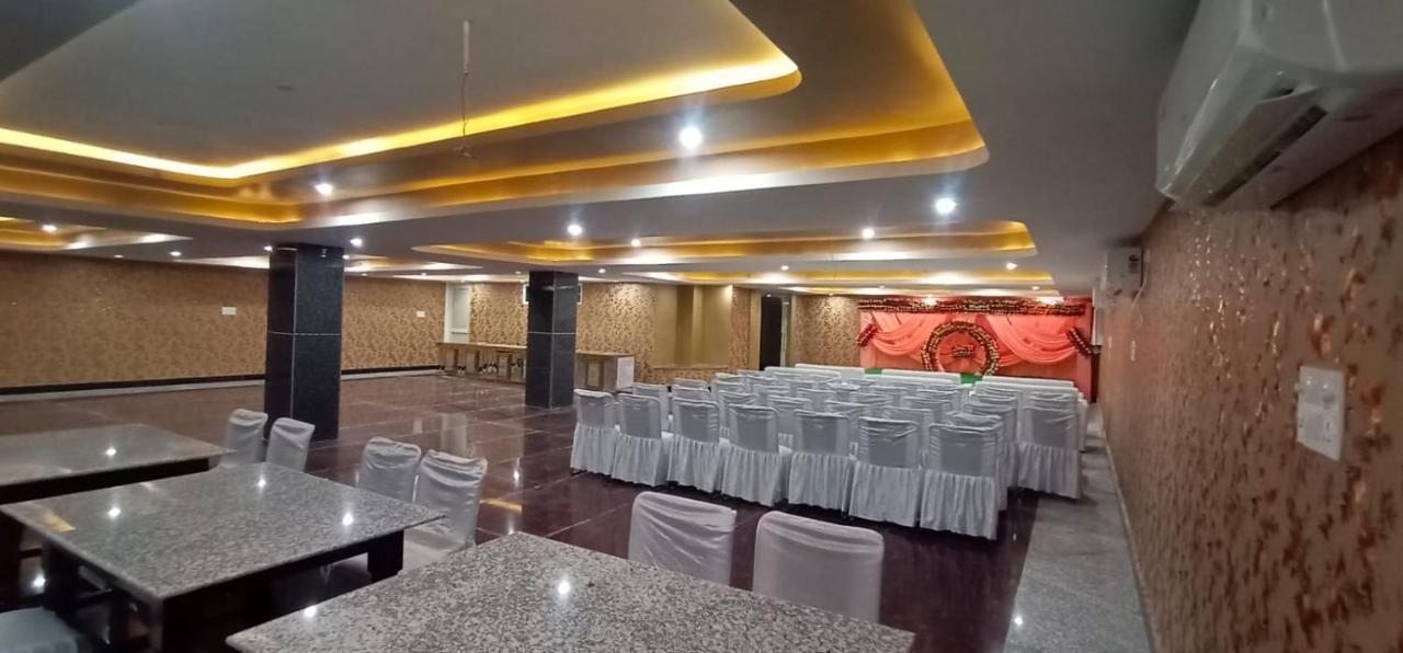 Hotel Rajwada Palace Орча Екстериор снимка