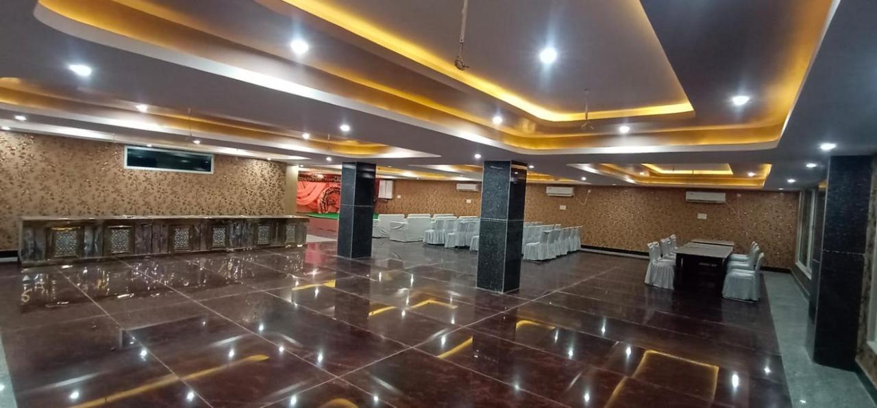 Hotel Rajwada Palace Орча Екстериор снимка