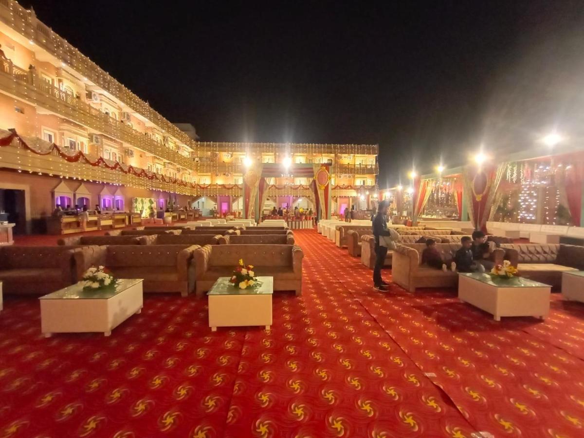 Hotel Rajwada Palace Орча Екстериор снимка