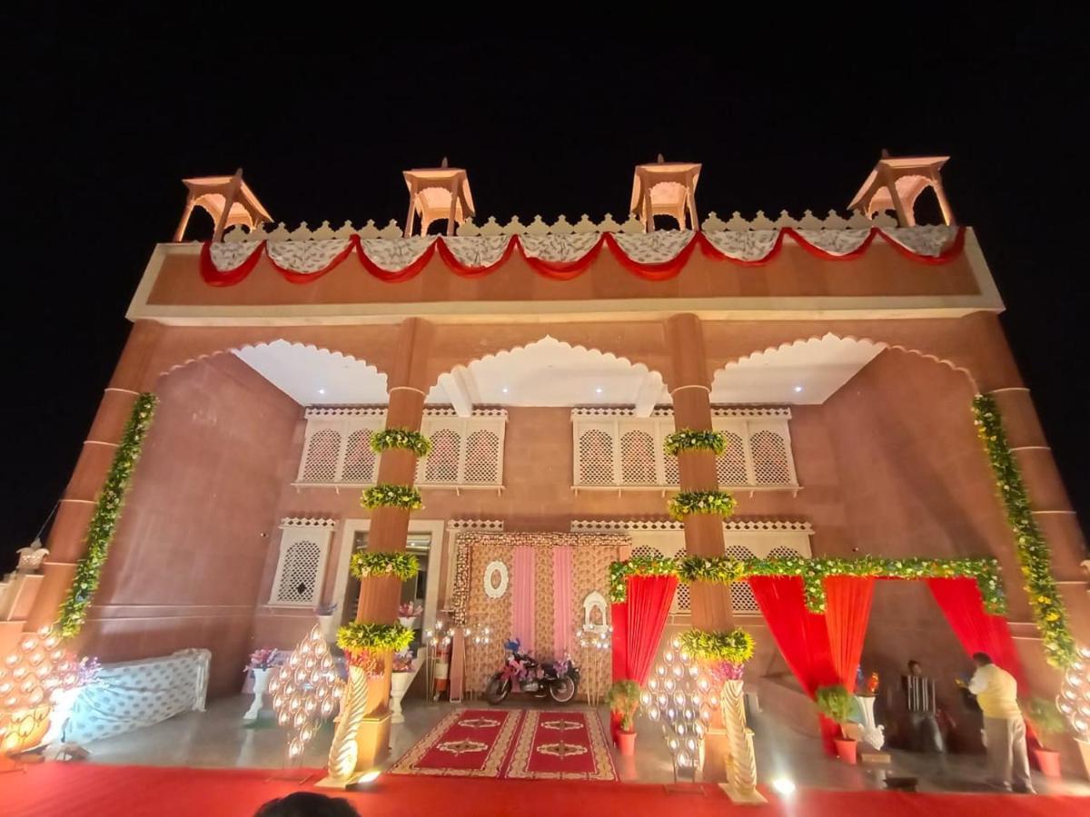 Hotel Rajwada Palace Орча Екстериор снимка