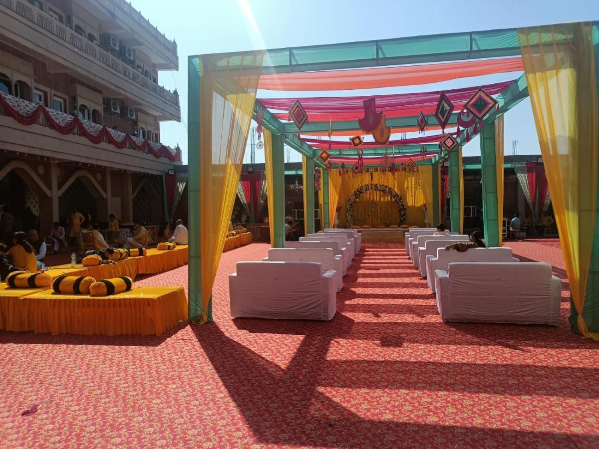 Hotel Rajwada Palace Орча Екстериор снимка