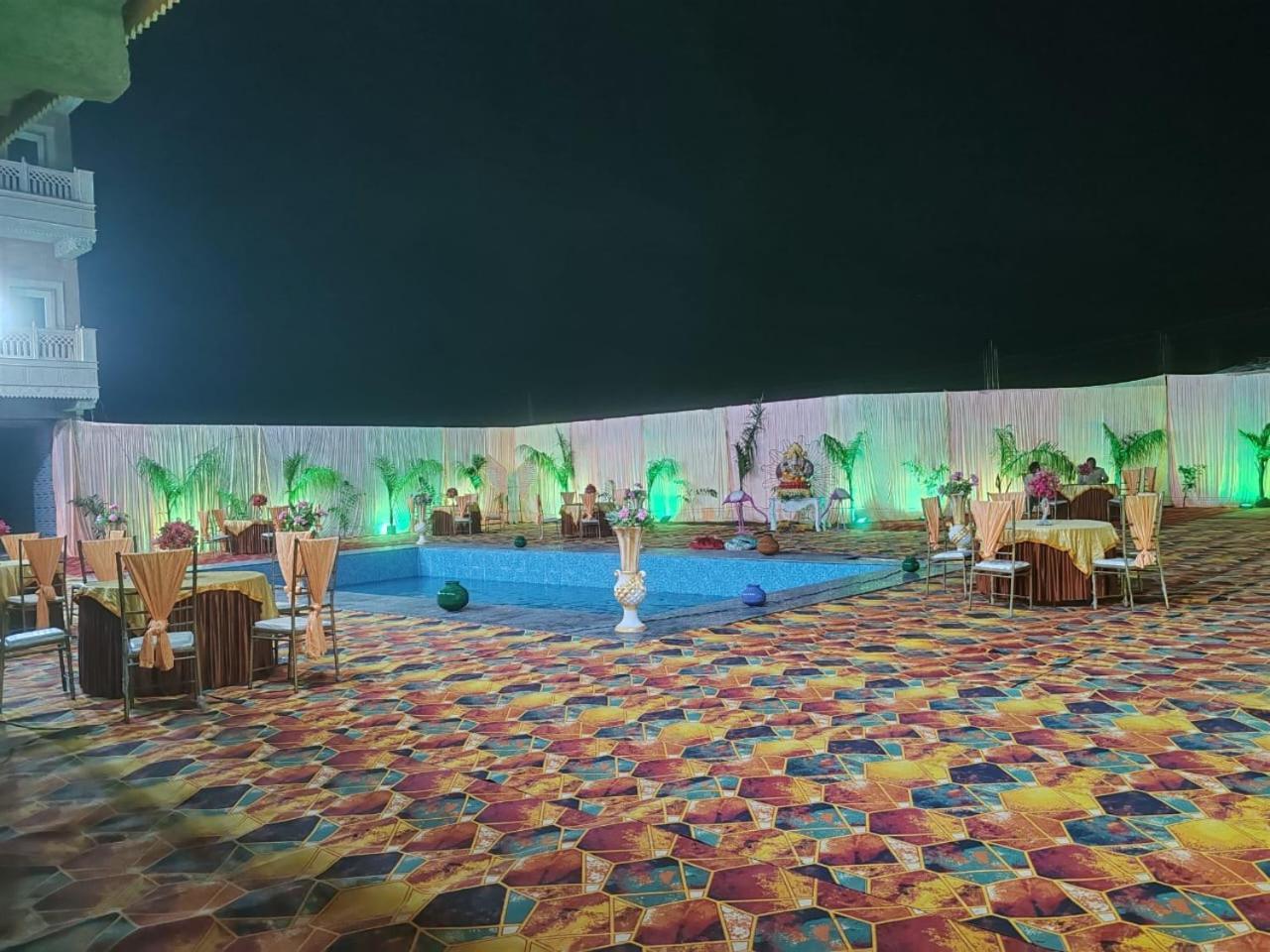 Hotel Rajwada Palace Орча Екстериор снимка